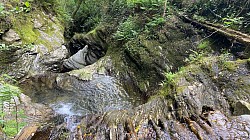 Vallon de l’Ourjol, torrent dans la roche sculptée