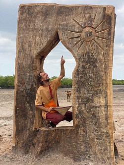 Livre-porte monumentale