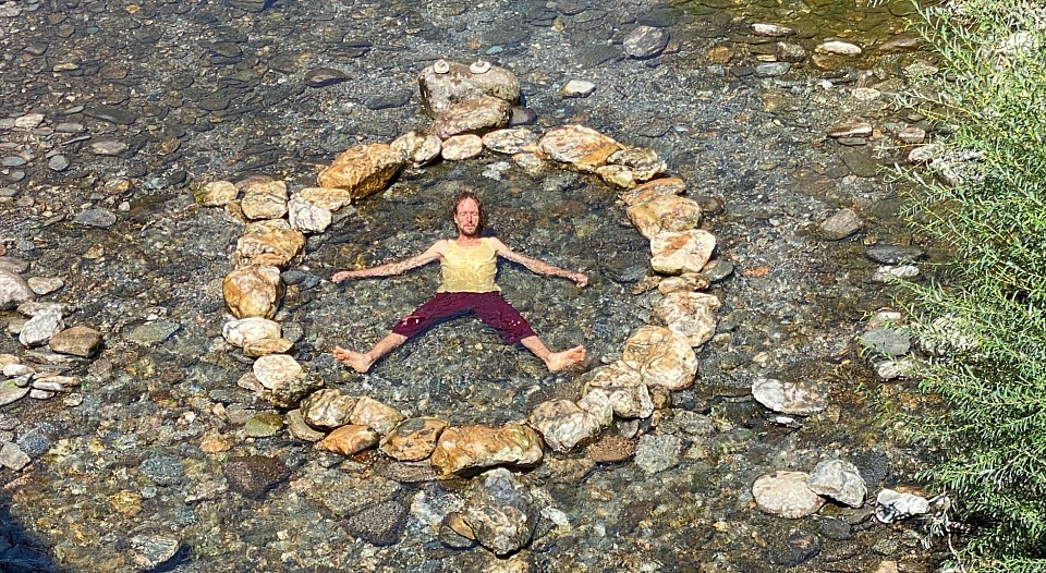 Land art de la planète tortue en cours de réalisation